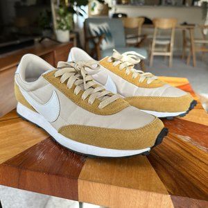 Excellent Condition- Nike Daybreak Sneakers CK2351-201 Rattan/White/Black